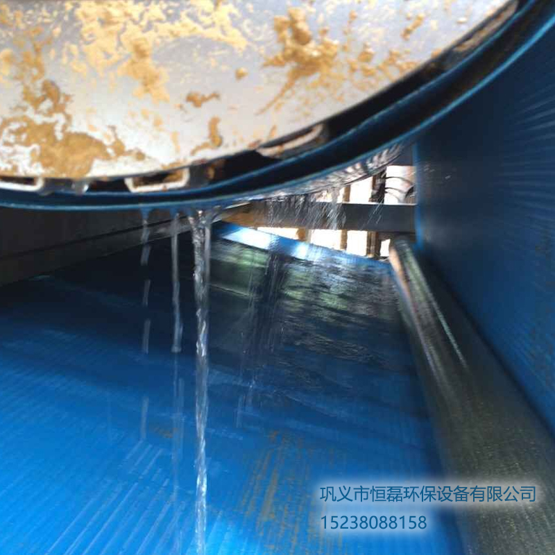 無法來現(xiàn)場了解恒磊帶式壓濾機的壓濾效果？點擊此處看我們恒磊帶式壓濾機壓濾污泥污水的現(xiàn)場分享圖！